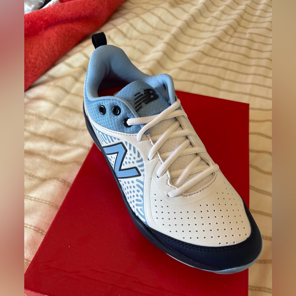 New Balance Women's Softball Cleats - BRAND NEW- Size 8